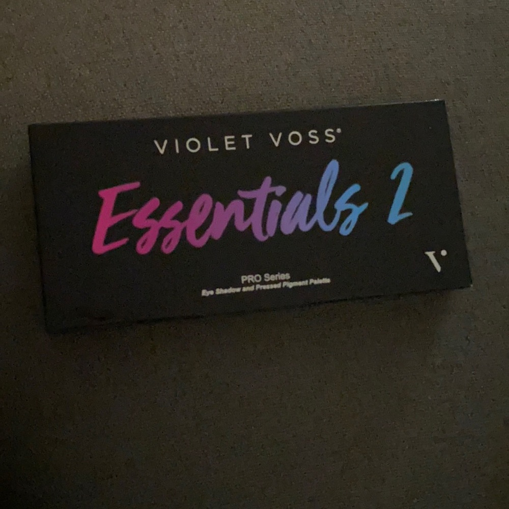Violet Voss essentials 2 palette